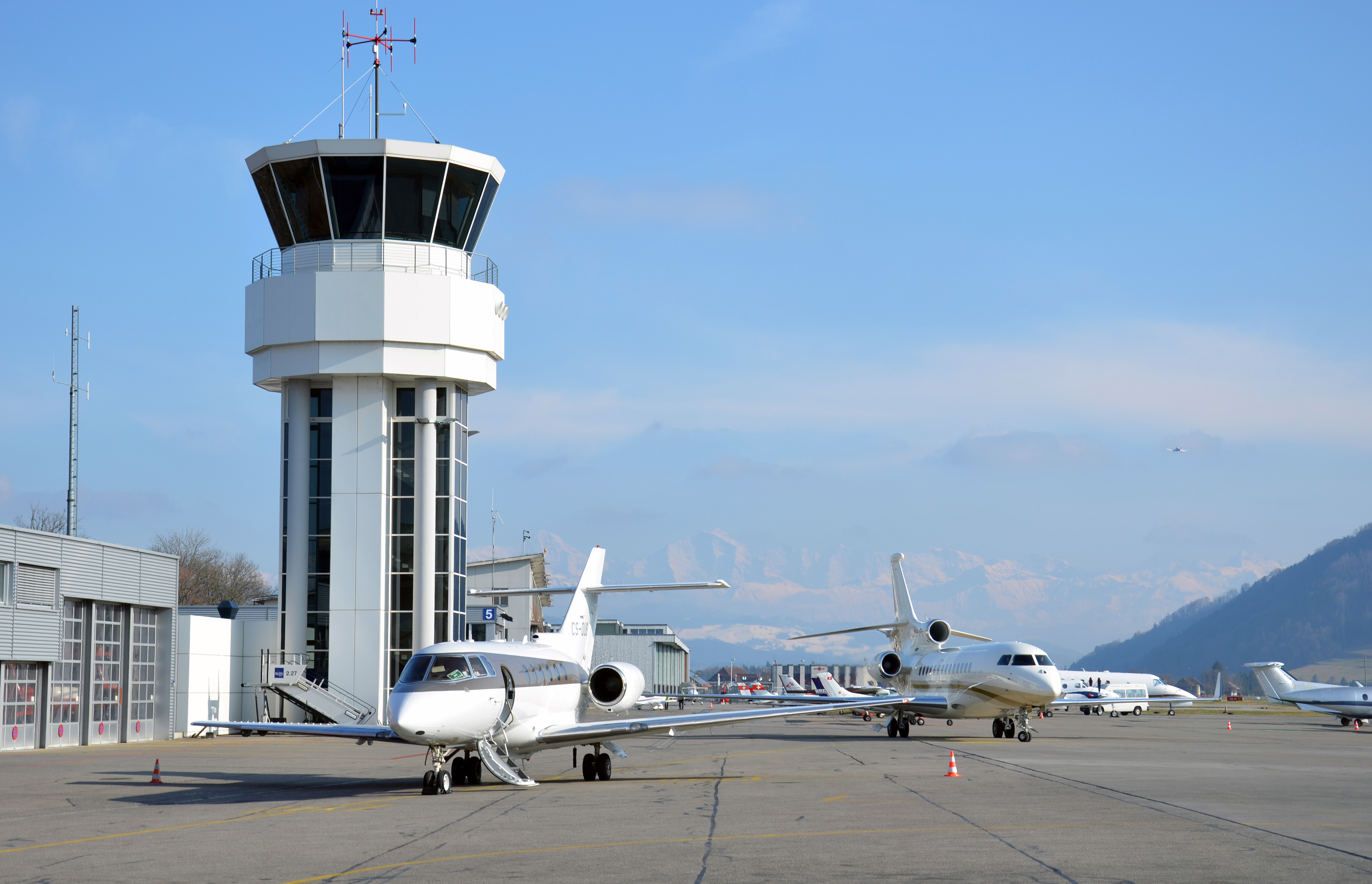 Bern Ariport: Tamac Tower Flughafen Bern